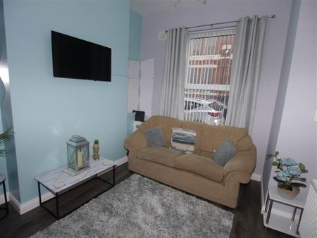 Apt 1 5, Upper Frank Street, - Photo 3