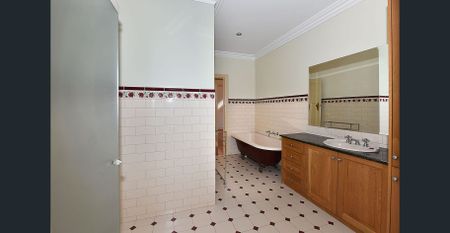 FANTASTIC LOCATION! - Photo 5