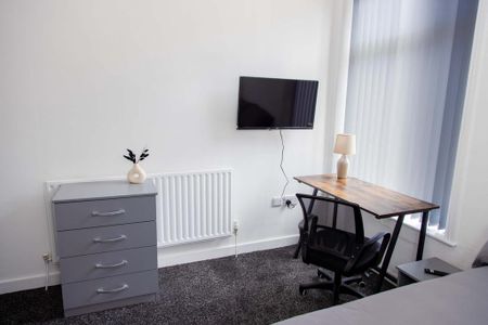 6 bedroom terraced house to rent - Photo 4