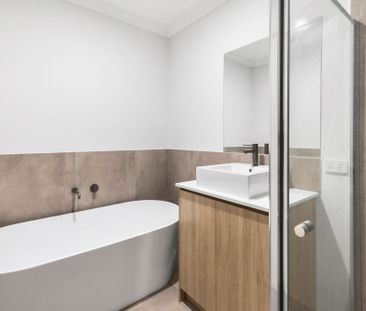 Modern 4 Bedroom Townhouse - Photo 6