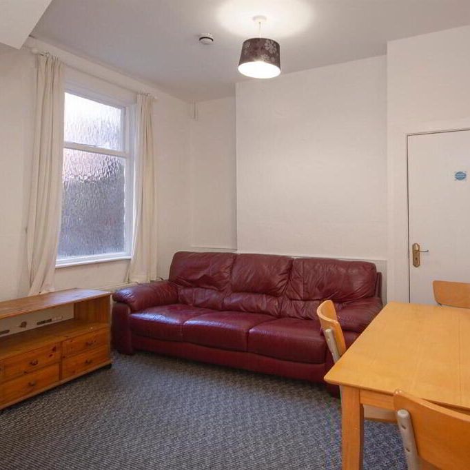 Room 1, 96 Cromwell Road, Belfast, JY - Photo 1