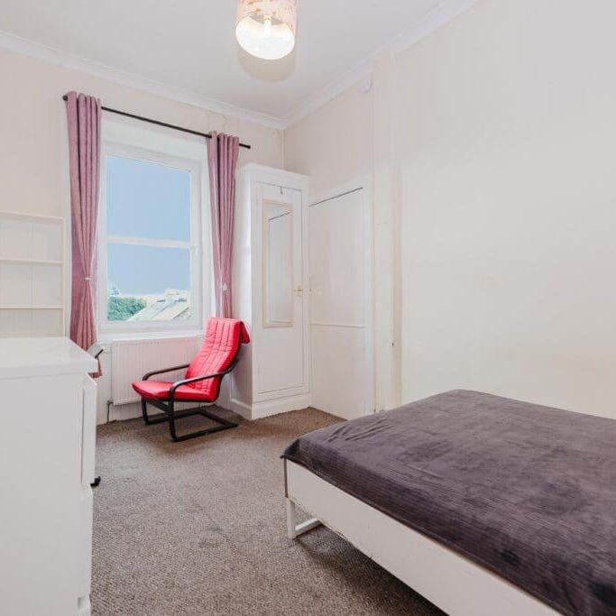 3 bedroom flat to rent - Photo 1