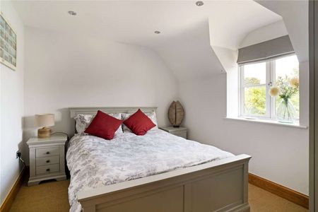 Excellent three bedroom family home located in Stow on the Wold. - Photo 4