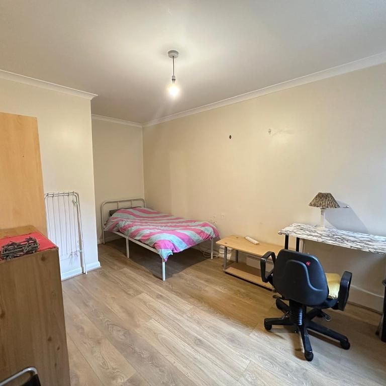 Old Oak Common Lane, London, W3 7DN - Photo 1