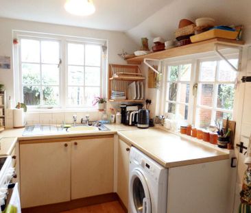 2 bedroom character property to rent - Photo 6