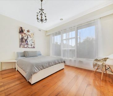 Spacious Modern Home with Period Charm in a Quiet, Convenient Mento... - Photo 4