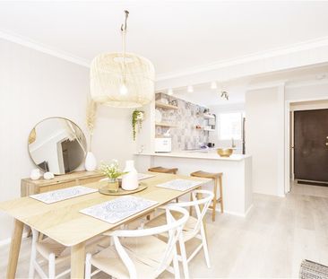 🏡 Elegant Hamptons-Inspired 3-Bedroom Townhouse in Claremont - Photo 2