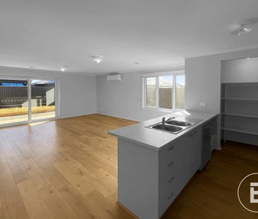 BRAND NEW LUXURY LIVING IN PRIME WINTER VALLEY LOCATION - Photo 4