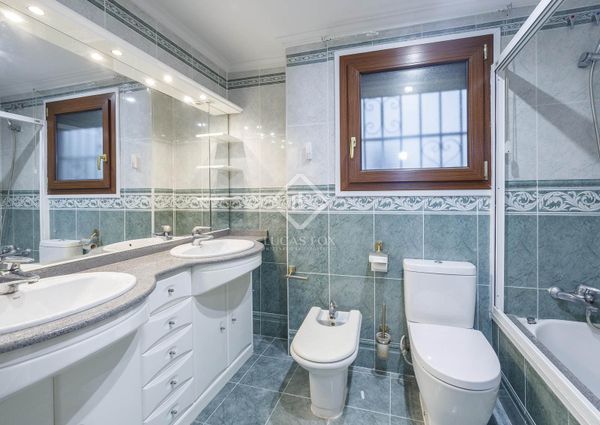 4 Bedroom apartment with 6m² terrace for rent in El Pla del Remei, Valencia