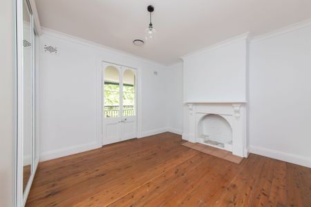 Beautiful Townhouse Conveniently Located! - Photo 2