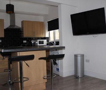 5 bedroom flat to rent - Photo 2