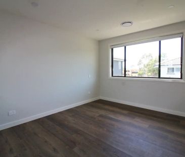 “Beautifully designed 4 bedroom corner home in Stanhope Gardens for... - Photo 3