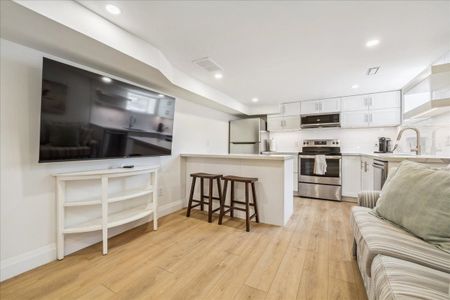 For Lease - 2113 New Street, Burlington, Ontario - Photo 4