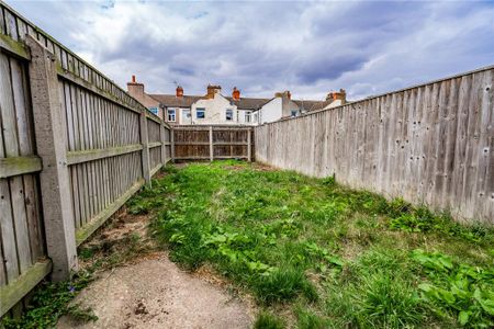 3 bedroom terraced house to rent - Photo 2