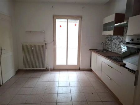 Ruhige 3-Zimmer-Wohnung mit Küchenblock und kleinem Balkon in Thörl zu mieten ! - Photo 2