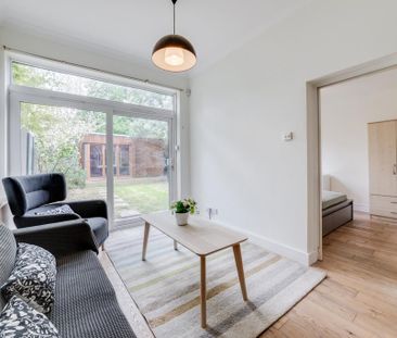 3 bedroom flat to rent - Photo 1