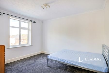 3 bedroom house to rent Wroxham Road, BH12 - Photo 3