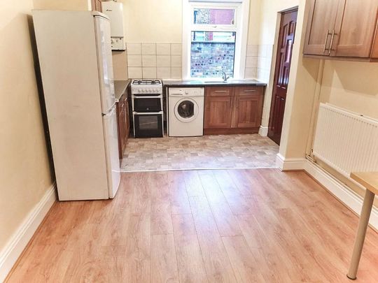 4 bedroom terraced house to rent - Photo 1