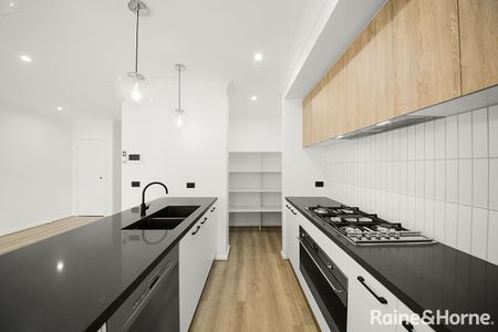 6 Triumph Avenue, Tarneit, VIC 3029 - Photo 2