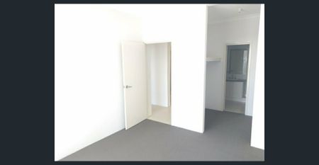 Excellent Location opposite Train Station! - Photo 2