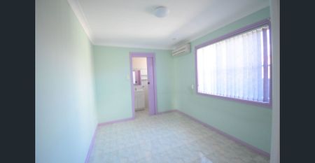 COMFORTABLE & GOOD CONDITION 3 BRICK BEDROOM HOUSE! - Photo 4