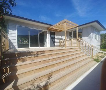 Modern 3-Bedroom Home in Redwood, Tawa – June 2025 - Photo 6