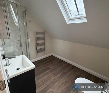 3 bedroom flat to rent - Photo 1