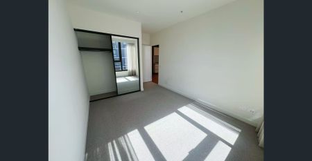Docklands Near-New 2BR with Panoramic Views & Parking - Photo 4
