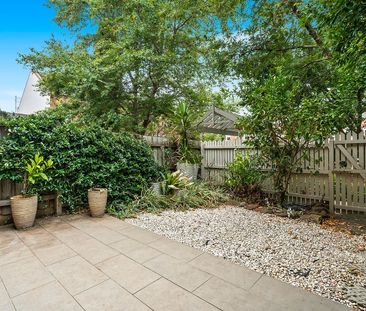 SENSATIONAL "STONNINGTON GARDENS" - Photo 6