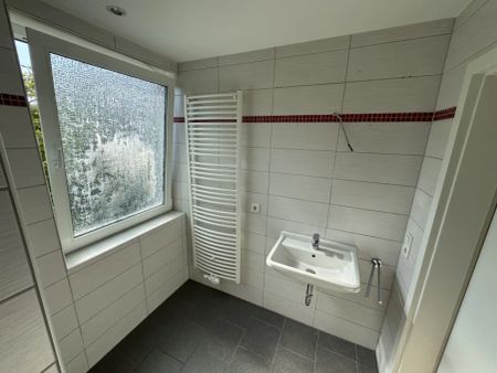 Renovierte 3-Zimmerwohnung mit großem Balkon in Detmold - Photo 4