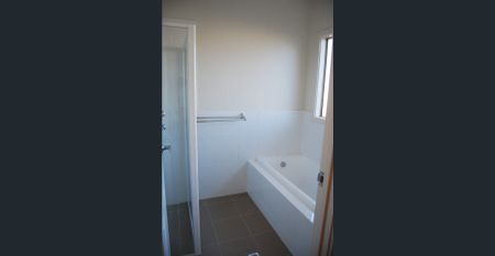 QUIET CUL-DE-SAC LIVING - Don't miss out on this beauty ! - Photo 5