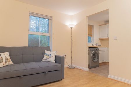 2 Bed Flat, Craven Street, SO14 - Photo 5