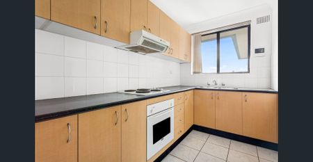 Light-Filled Apartment In A Prime Lifestyle Location With Lock Up Garage - Photo 2