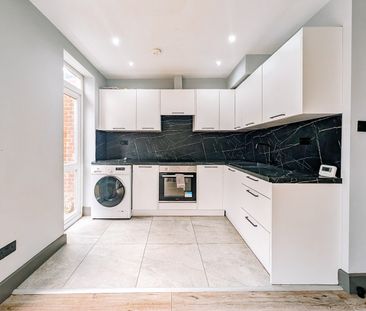 4 Bed Terraced House, Mitcham Road, CR0 - Photo 5
