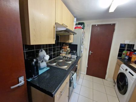 1 Bed Flat, Cumberland Road, RG1 - Photo 3