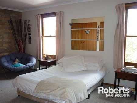 Neat Townhouse in Popular Location! - Photo 4