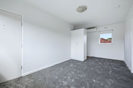 Light & Bright - Photo 5