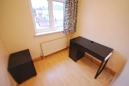 4 bedroom terraced house to rent - Photo 4