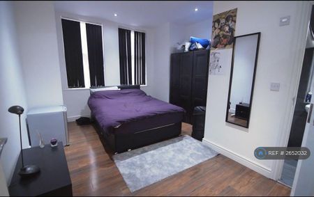 6 bedroom detached house to rent - Photo 5