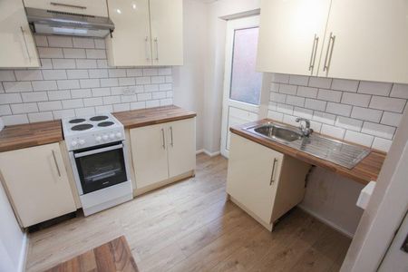 2 bedroom terraced house to rent - Photo 4