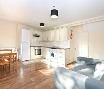4 bedroom flat to rent - Photo 1