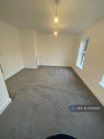 2 bedroom semi-detached house to rent - Photo 2