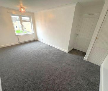 4 bedroom end of terrace house to rent - Photo 4