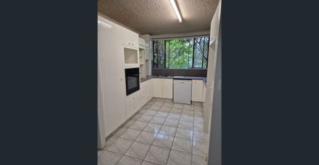 Mariner Court Main Beach. - Photo 2