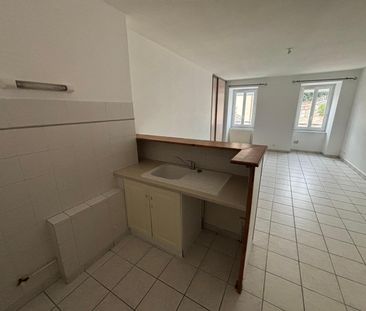 Location Appartement 4 pièces 77m² VALS LES BAINS 07600 - Photo 2