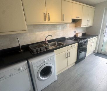 3 bedroom flat to rent - Photo 6
