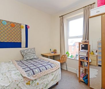 Spacious 4 bedroom property - Photo 6