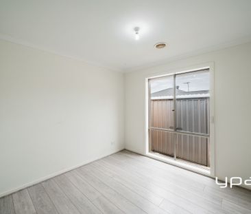 Family Living in a Prime, Nature-Filled Location - Photo 2