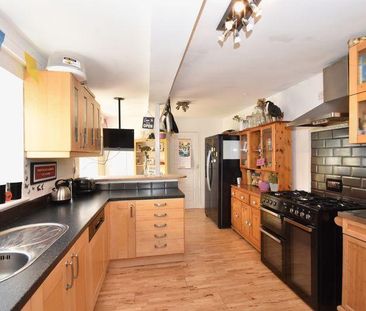 3 bedroom terraced house to rent - Photo 6