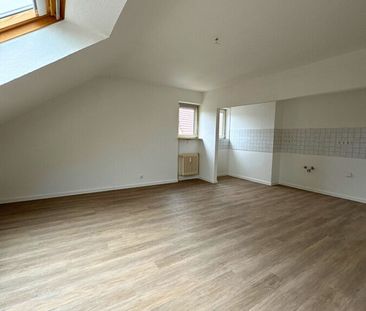 Renovierte 4 ZKB-Dachgeschosswohnung in zentraler Lage Rastpfuhl - Photo 2